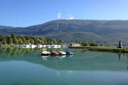 Montalieu-Vercieu Boat Rental | 35 m² Houseboat ∙ 2 bedrooms ∙ 5 guests
