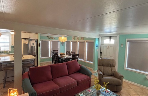 Cudjoe Key Cottage | 35' Seawall Sparkling , 30min from Keywest, WIFI, BBQ Grill, Pool