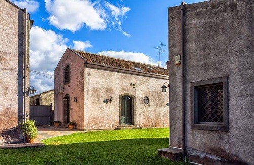Fiumefreddo di Sicilia House | 350 m² House ∙ 10 bedrooms ∙ 18 guests
