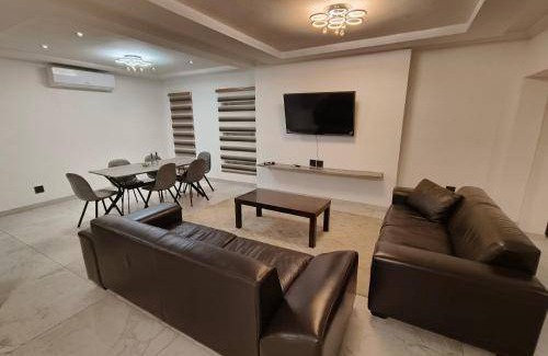 Vereeniging Apartment | 350 m² Apartment ∙ 4 bedrooms ∙ 8 guests