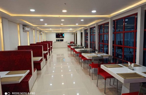 Rampur Hat Hotel | 350 m² Hotel ∙ 4 guests
