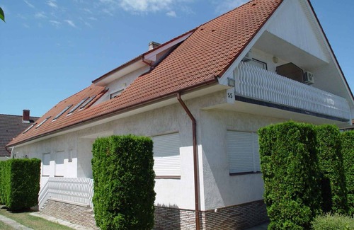 Balatonszarszo House | 350 m² House ∙ 6 bedrooms ∙ 12 guests