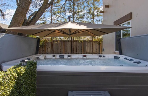 Livermore House | 3500sf, Single Level, 4 King Beds, 12ft Hot Tub!