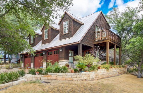 Volente House | 358 m² House ∙ 5 bedrooms ∙ 12 guests