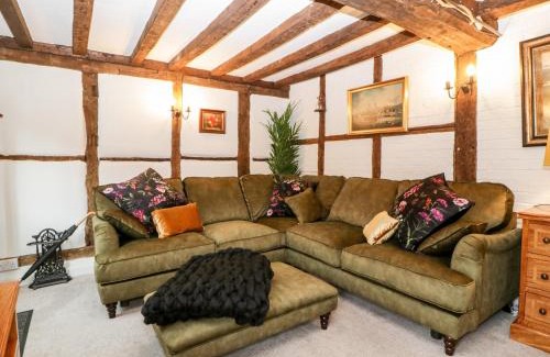Downton House | 36 High Street