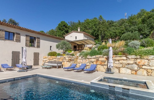 La Garde-Freinet Villa | 360 m² Villa ∙ 5 bedrooms ∙ 10 guests
