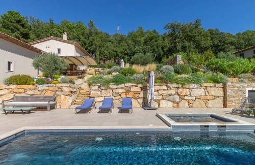 La Garde-Freinet Villa | 360 m² Villa ∙ 5 bedrooms ∙ 10 guests