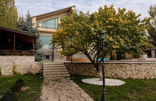 Yerevan Villa | 360 m² Villa ∙ 4 bedrooms ∙ 7 guests