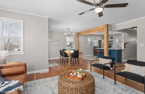 Independence House | 3610 South Crysler Avenue, Cozy 4BR Home-Close to Stadiums