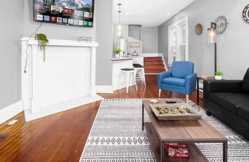 Merion Village House | 363 E Gates - GV -- CHARMING 2BR IN GERMAN VILLAGE W/ FREE PARKI