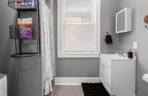 Merion Village House | 363 E Gates - GV -- CHARMING 2BR IN GERMAN VILLAGE W/ FREE PARKI