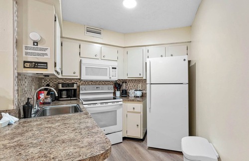 Ventura Condo | 3648 Orlando Vacational Apartment 2nd floor, Lake view