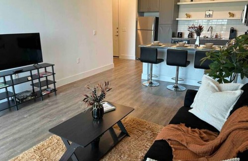 Pflugerville Apartment | 37 Cozy King w Resort Amenities