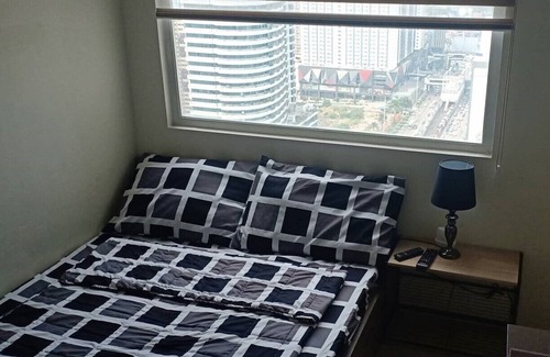 Highway Hills Apartment | 37 High Floor Clean Cozy Simple unit@Urban Deca Tower EDSA