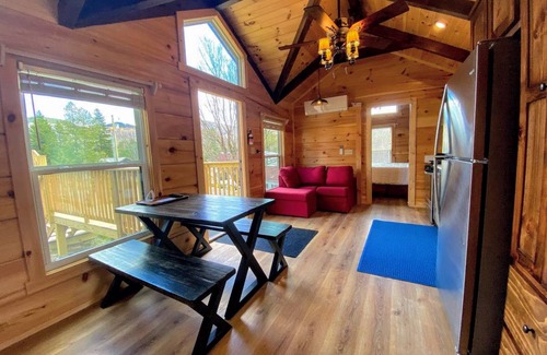 Twin Mountain Cabin | 37 m² Cabin ∙ 1 bedroom ∙ 4 guests