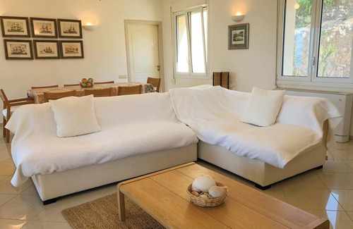 Kontos House | 370 m² House ∙ 6 bedrooms ∙ 12 guests