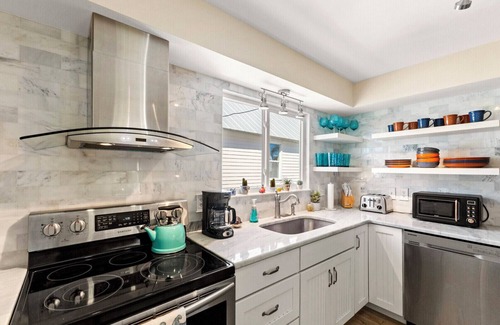 Downtown Boca Grande Historic District House | 371 Park Ave - 4 Bed/2 Bath - 2 Kitchens - Outdoor Kitchen - Sleeps 8 - Pet Friendly!