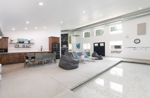 Niles House | 38-Acres of Luxury by Notre Dame, 9BR, Indoor Pool