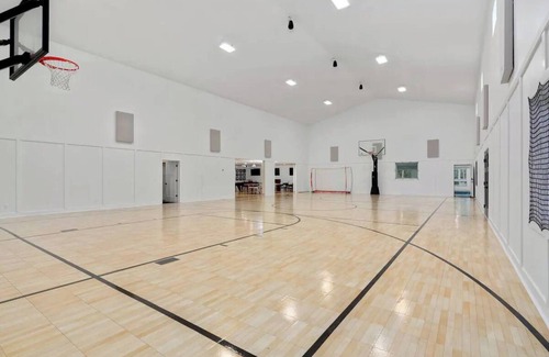 Niles House | 38-Acres of Luxury by Notre Dame, 9BR, Indoor Pool