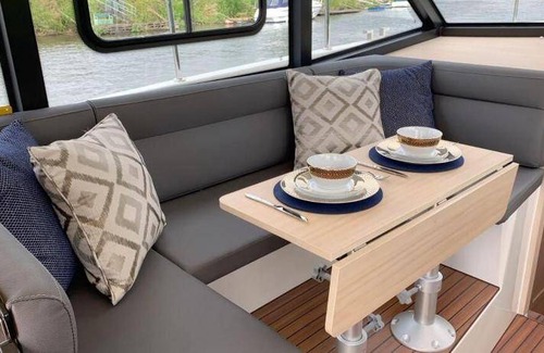 Mangalia Boat Rental | 38 m² Houseboat ∙ 1 bedroom ∙ 6 guests