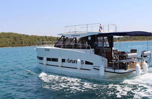 Mangalia Boat Rental | 38 m² Houseboat ∙ 1 bedroom ∙ 6 guests