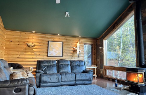 Northern Ontario Cottage | 3800 sq.ft. Lakefront Home on Black Sturgeon