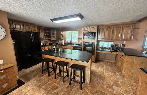 Northern Ontario Cottage | 3800 sq.ft. Lakefront Home on Black Sturgeon