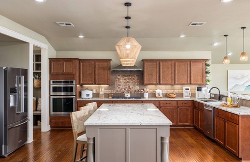 Belton House | 3800sf Lake Front Home, Hot Tub, Next to Boat Ramp and Park, Centrally Located!