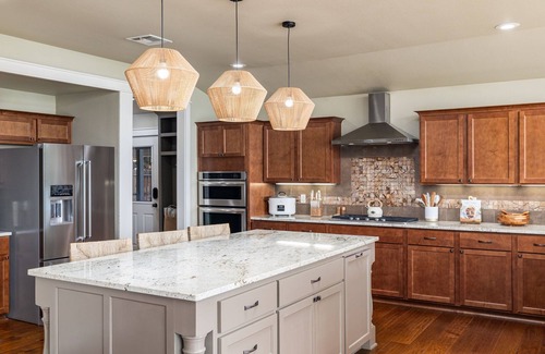 Belton House | 3800sf Lake Front Home, Hot Tub, Next to Boat Ramp and Park, Centrally Located!