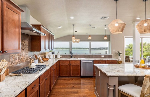Belton House | 3800sf Lake Front Home, Hot Tub, Next to Boat Ramp and Park, Centrally Located!