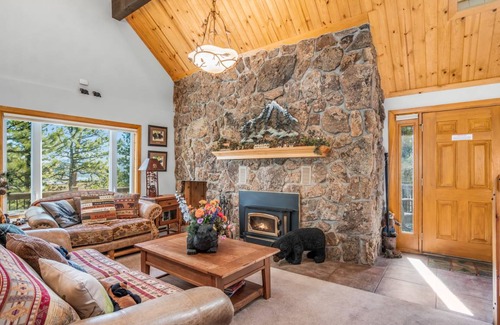 Estes Park House | 381 m² House ∙ 4 bedrooms ∙ 8 guests