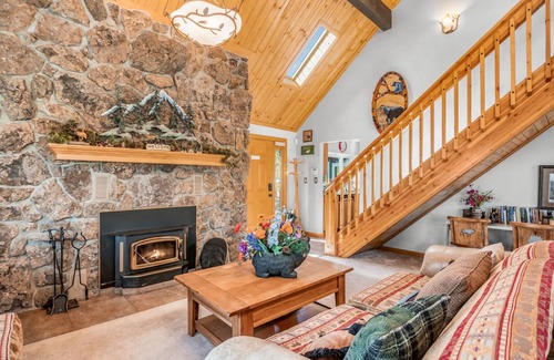 Estes Park House | 381 m² House ∙ 4 bedrooms ∙ 8 guests