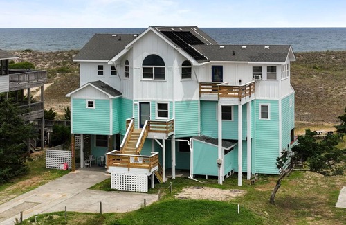 Waves House | 381 m² House ∙ 8 bedrooms ∙ 19 guests