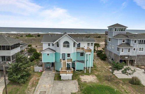 Waves House | 381 m² House ∙ 8 bedrooms ∙ 19 guests