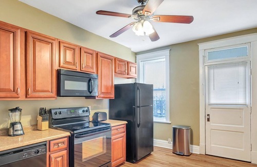 Shaw House | 3861-Stylish and Unique 3 Bedroom Unit in Shaw!