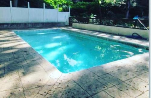 Roxborough House | 389B) Luxarious 1 BR