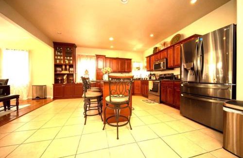Roxborough House | 389G 1 BR Standard bedroom