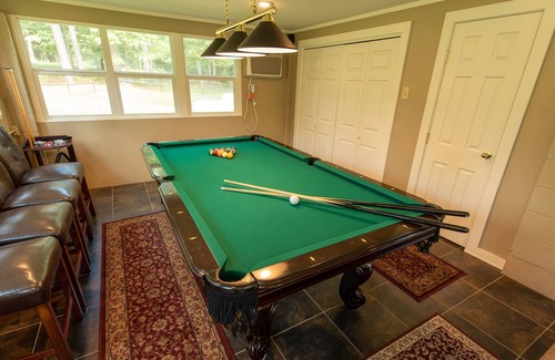 Jonesville House | 391-Acre Ranch Home with Private Lake, Pier, Paddleboat, Lake View, Game Room