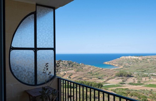 Xaghra Apartment | 3B Panoramic Valley & Beach View
