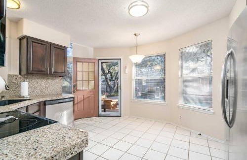 San Antonio Villa | 3B Villa w Pool, BBQ, Firepit, Yard Games, Gym