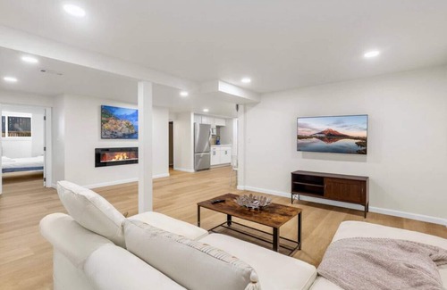 Lakeland South House | 3b1b Lower unit with Waterfront Paradise