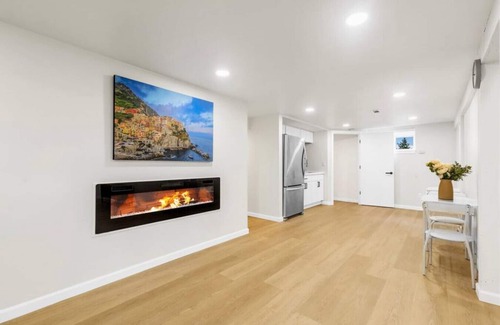 Lakeland South House | 3b1b Lower unit with Waterfront Paradise
