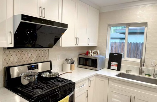 Ontario House | 3B2B Charming Designer Home 24Hours Self Check In Free Parking