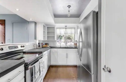 Westlake Highlands Condo | 3b2b Hidden Oasis in the Hills-Close to Downtown