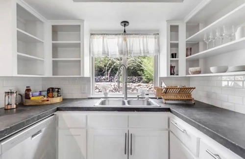 Westlake Highlands Condo | 3b2b Hidden Oasis in the Hills-Close to Downtown