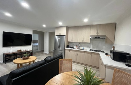 El Monte House | 3B2B Modern House w/Backyard