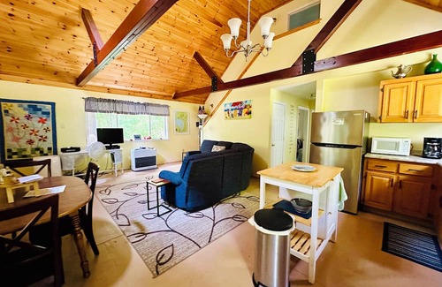 Standish House | 3Bd, 1 bath camp on Frye Island close to Beach 6 with screened-in porch!
