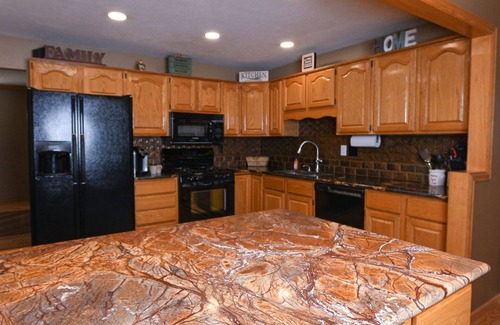 Thornton House | 3bd/2ba house, 20 min to Denver, close to lightrail, park
