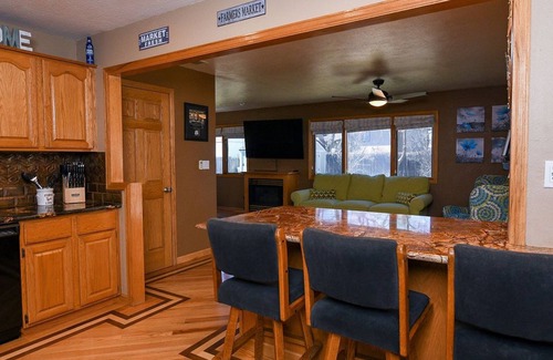 Thornton House | 3bd/2ba house, 20 min to Denver, close to lightrail, park