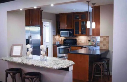 South Kansas City House | 3BD 2BA Prestigious Neighborhood Monthly Rental! Fully Fenced & Garage!